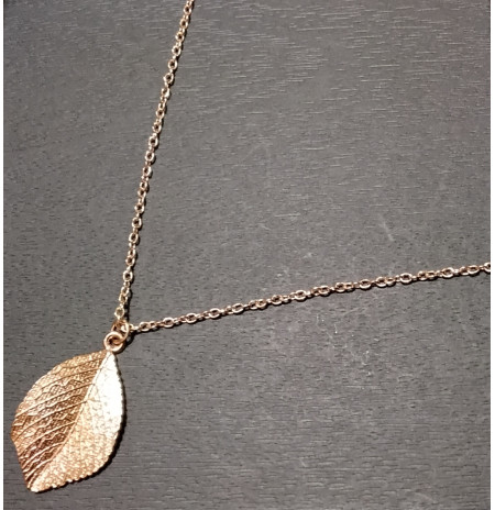 Kaklo papuošalas “auksinis lapelis“ Kaklo papuošalas “auksinis lapelis“
