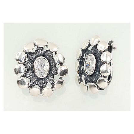 Sidabriniai auskarai ant...